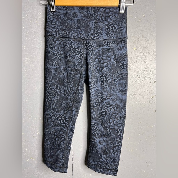 Lululemon Wunder Under Hi-Rise 1/2 Tight *Full-On Luxtreme 17 size 4 - Picture 7 of 9